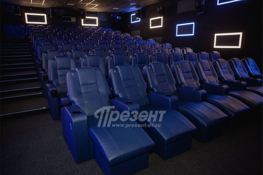 Атмосфера кинотеатр билеты. Атмос Атмос гигант зал. Atmos гигант зал хроники. Атмос гигант Хабаровск кинотеатр. Atmos гигант Хабаровск.